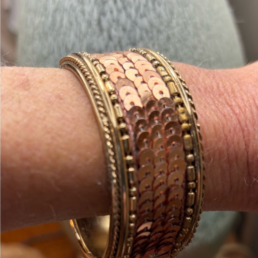 Like new bronze sequin bracelet
